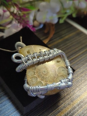 Handgefertigter handgedrehter weißer Messing Ammolith Anhänger mit Sterlingsilber...