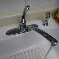 Delta Foundations B4410LF Chrome Kitchen Faucet, Side Sprayer, Single Handle