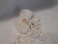 Vintage Handmade Infant White Booties w/blue and pink flowers NEW