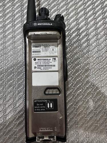 MOTOROLA XTS 5000 MODELO 3. 700/800 H18UCH9PW7AN FPP/ADP - Imagen 8 de 12