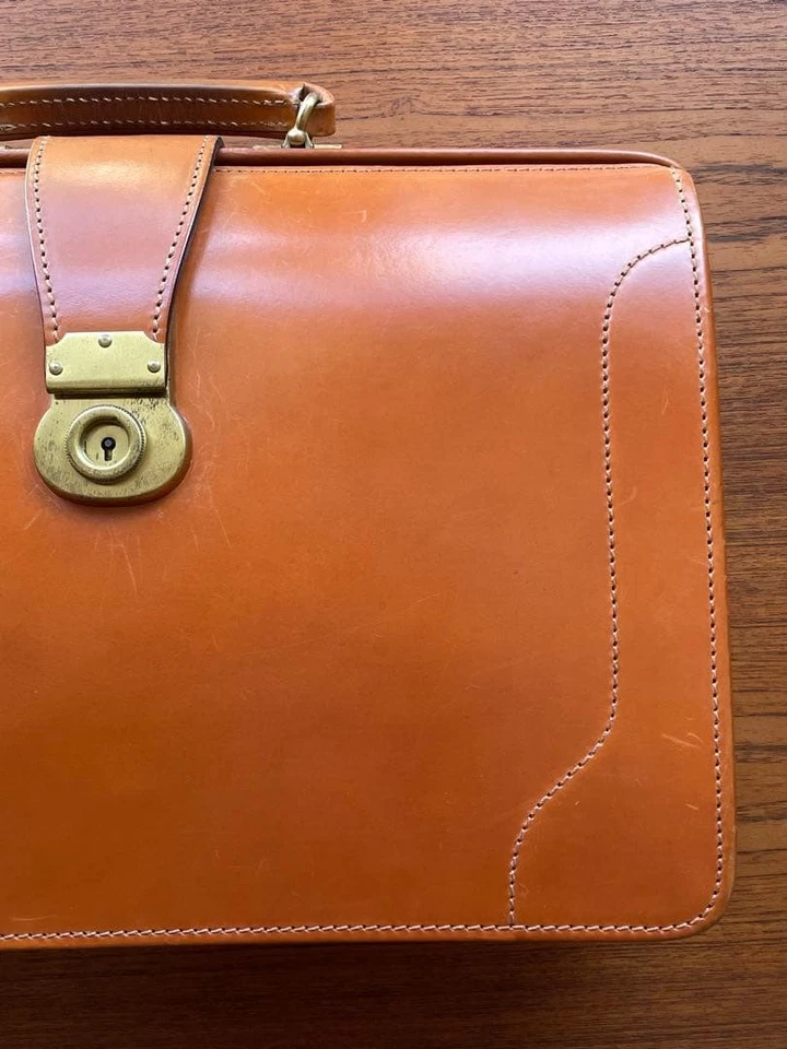 Bolso Dulles Daines & Hathaway Brida Británica Cuero Usado Foto 3 de 4