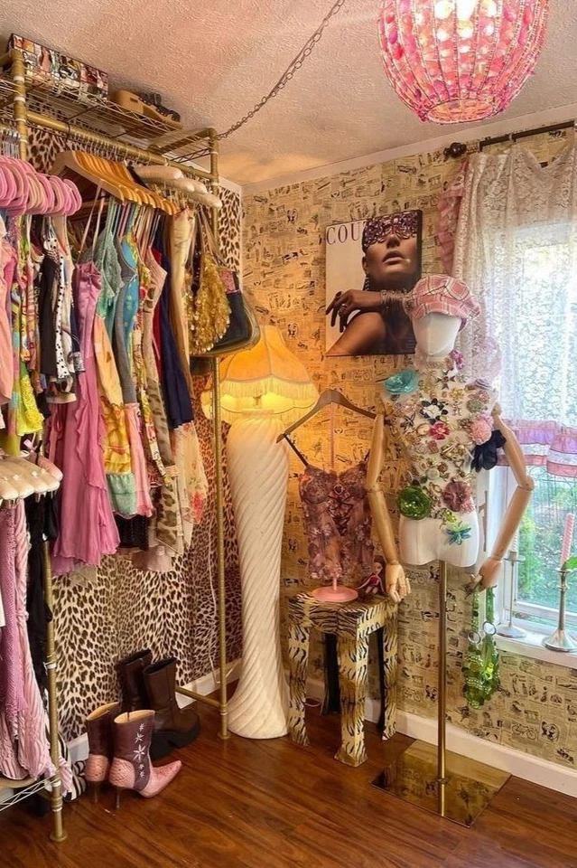 Women's Apparel! Vintage + Modern Great Brands 5/28
