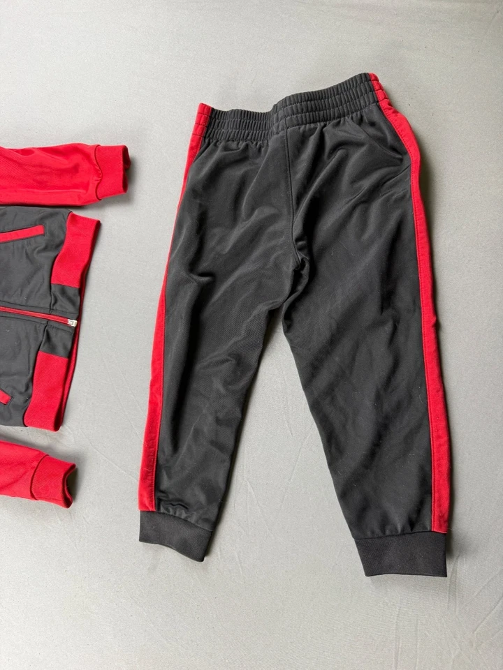 Conjunto de chándal Jordan rojo y negro para niños talla 4XS Foto 2 de 4