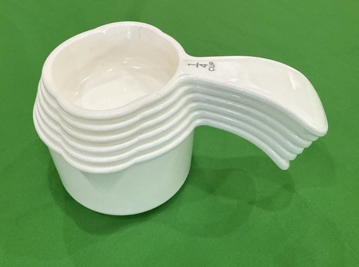 Tupperware #3478C-#3483C Measuring Cups Set of 6 White & Gray #'s Curved Handles
Opens in a new wind