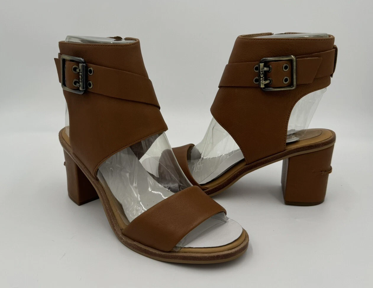 Sandali Ugg Uggs in pelle Claudette marrone mandorla cinturino alla caviglia zip tacco misura 7 5