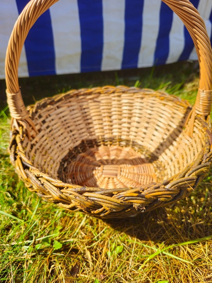 Wicker Basket with Sturdy Handle | Rustic Oval Willow Basket for Storage or Gift - Image 4 of 4