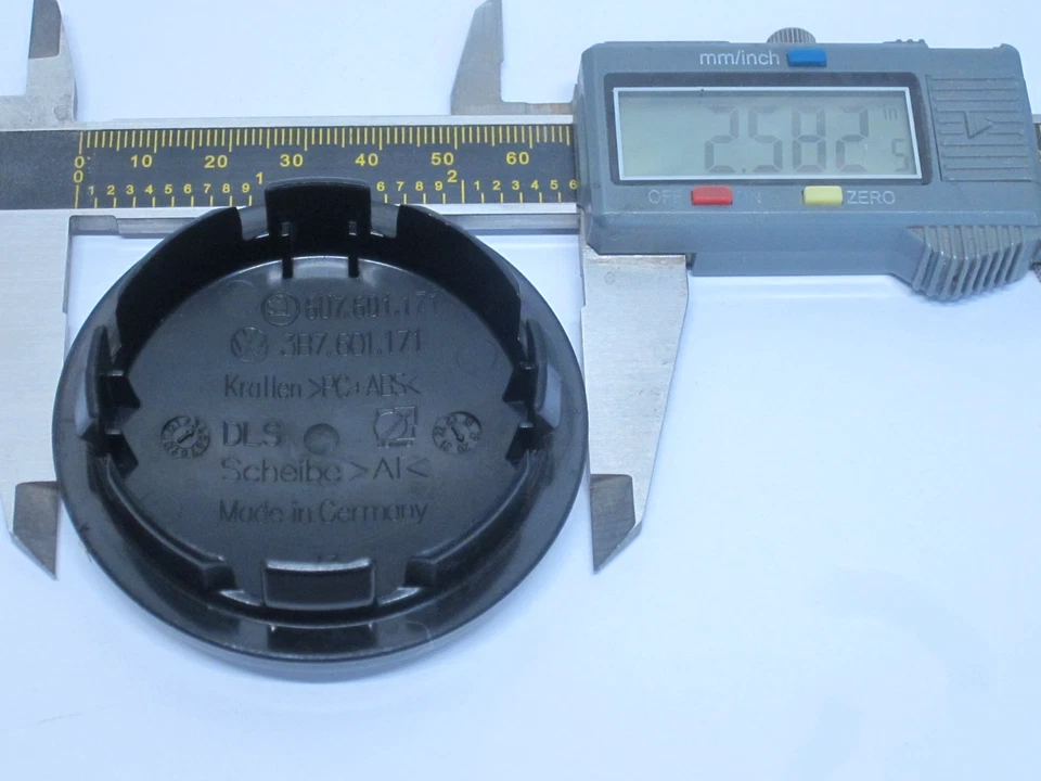 VOLKSWAGEN PASSAT, PHAETON, ROUTAN, TOUAREG OE WHEEL CENTER CAP 3B7601171 #2F-2 - Image 2 of 2