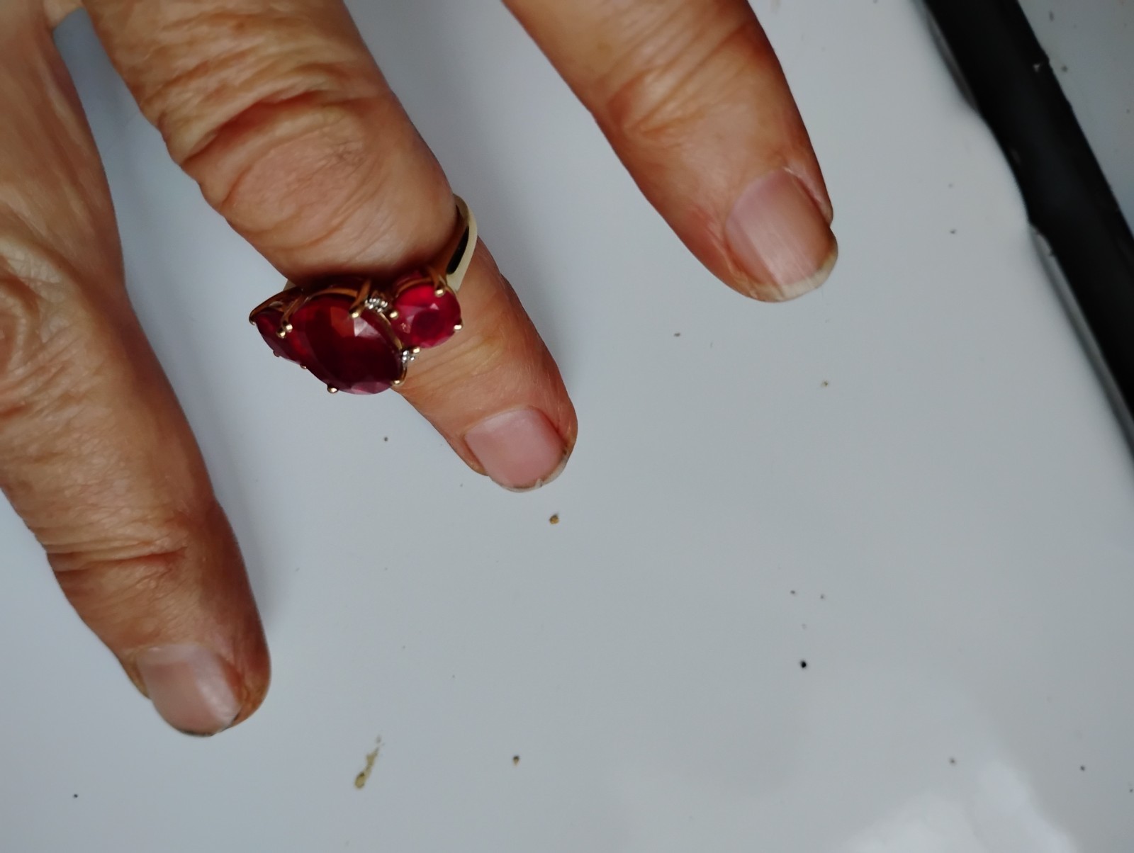 5.6 gr. 10 k solid gold ruby ring - image 7