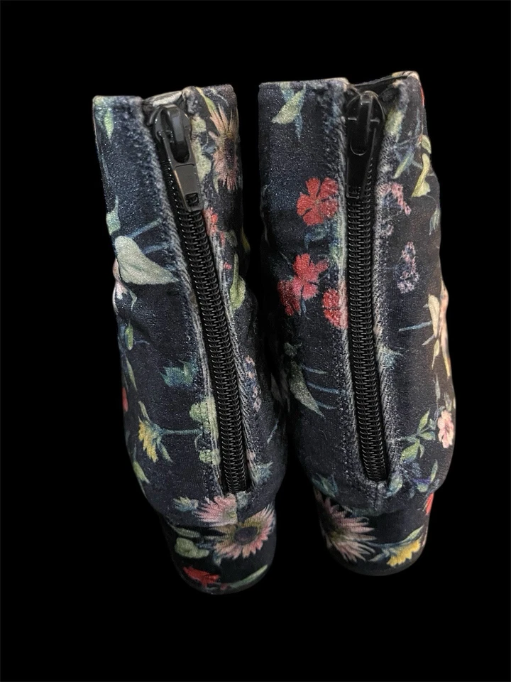 Betsy Johnson Talia 靴子女式 8M 码花卉小屋天鹅绒 — 第 2/4 张图片