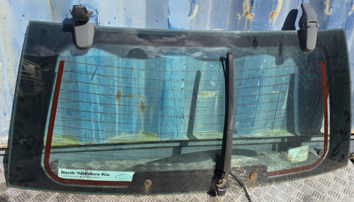 2004-2010 KIA SPORTAGE REAR TAILGATE BOOT LID UPPER GLASS WITH HINGES - Picture 2 of 4