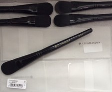 Image of Illamasqua IL215 (03538) Face Brush For Foundation With Pouch BRAND NEW