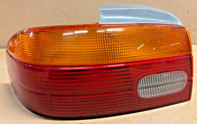 2002 chevy prizm tail light ( driver left ) 1998-2002