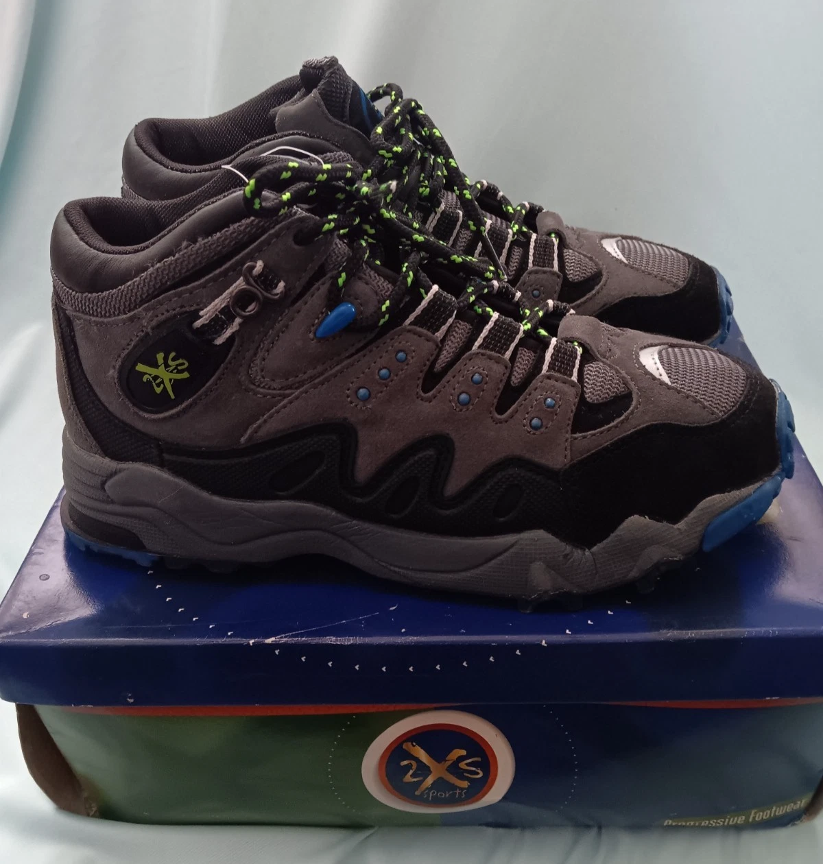 2XS Monsoon Trail Hiker Mid Sneaker Mens Size 8.5 Brown/Black Waterproof
Opens in a new window or ta