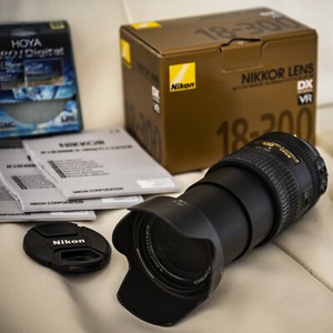 Nikkor AF-S 18-300mm f/3.5-6.3 G ED VR + Extras