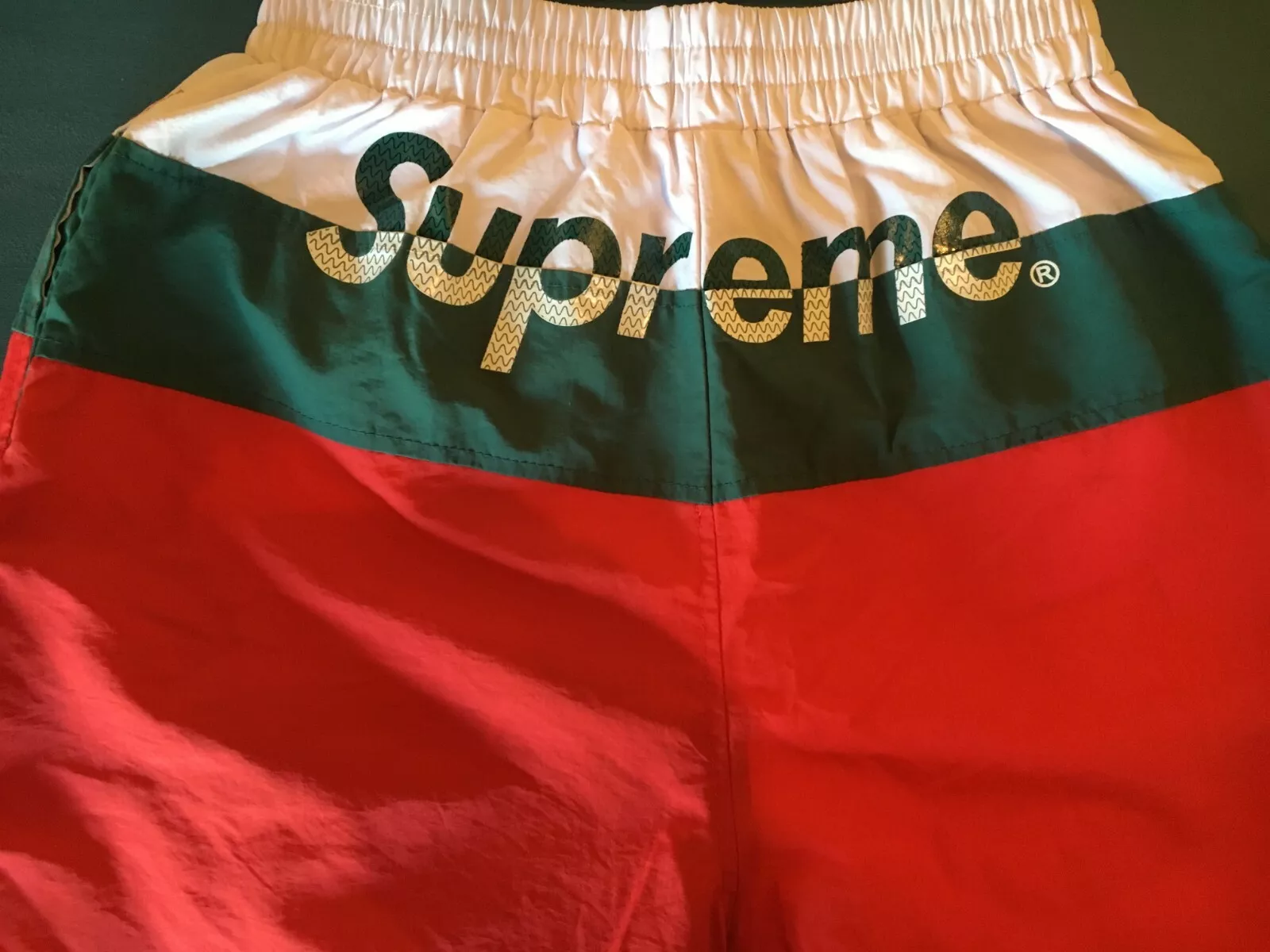 Short eau logo Supreme Split rouge vert blanc à rayures SS17 homme moyen