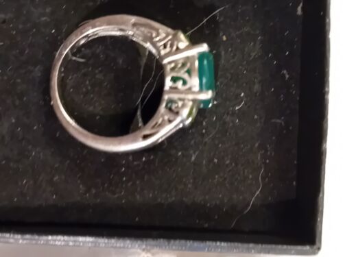 Stirling Silver And Green Stone Ring - Picture 3 of 3