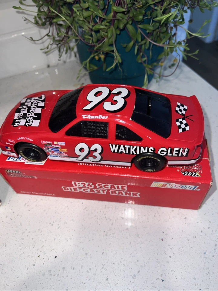 Dos NASCAR Die Cast 1:24 para Michael y Darrell Waltrip. Action Coll, LE Bank Foto 3 de 4