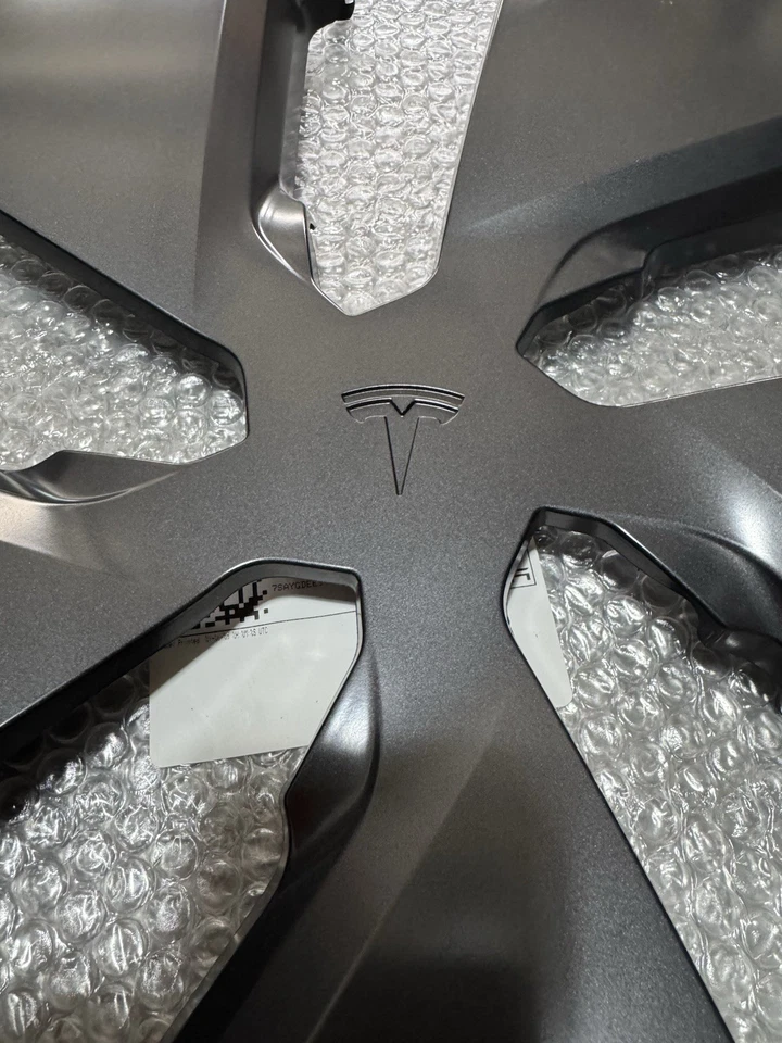 2025 Tesla Modal Y OEM 19’ Crossflow Wheel Cover vehicle set - Image 2 of 4