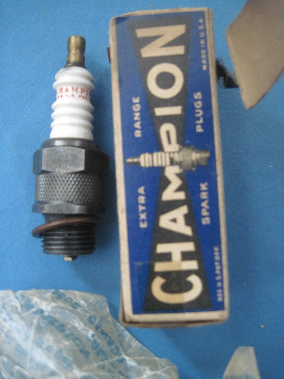 NOS Champion 15-A spark plug with box excellent