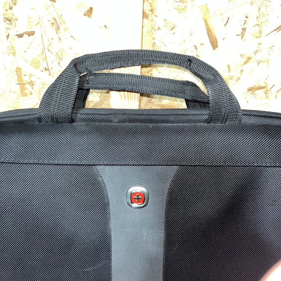 Bolsa de computadora Wenger del ejército suizo cremalleras bolsillos correa Foto 3 de 4
