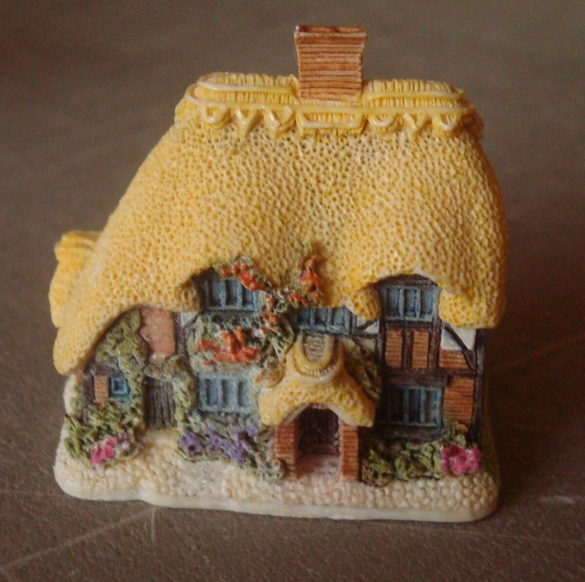 LILLIPUT LANE, HONEYSUCKLE COTTAGE, DREAM COTTAGE MINIATURES LILLIPUT LANE, HONEYSUCKLE COTTAGE, DREAM COTTAGE MINIATURES