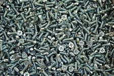 (650) Phillips Flat Head 1/4-20 x 3/4 Machine Screw Zinc Plated