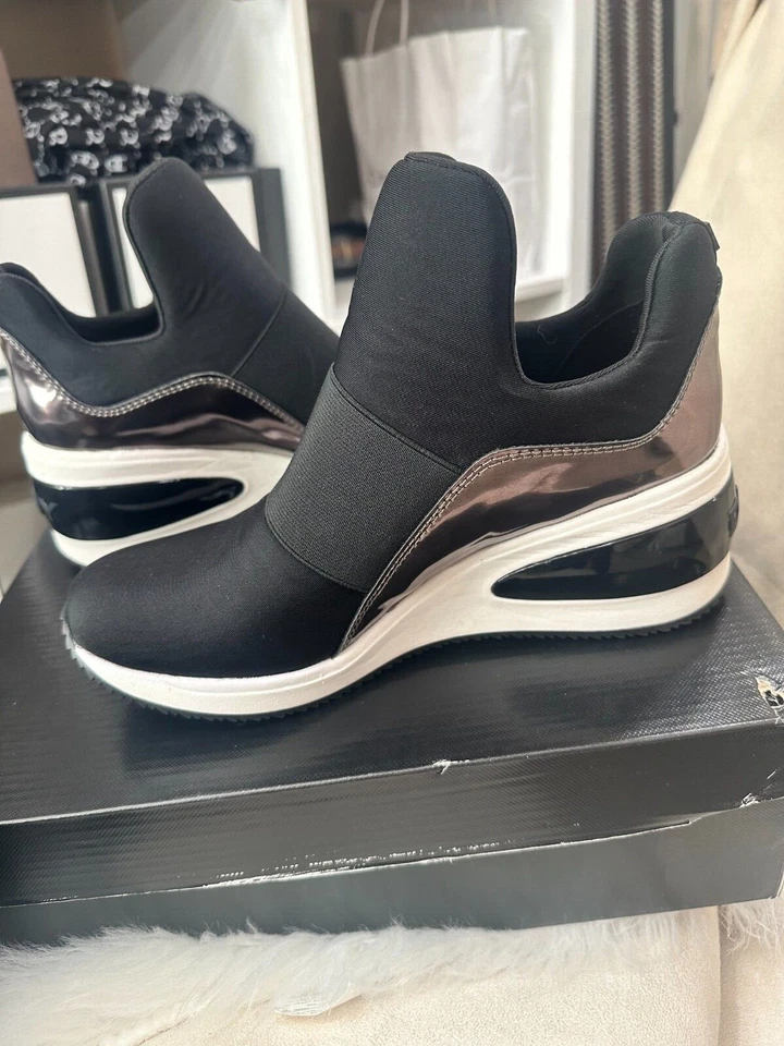 NUEVO DKNY para mujer talla 7,5 $100 Foto 2 de 4