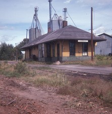JT ORIG 110 FILM SLIDES (2) CNW NORTH WESTERN DEPOT+SCENE CONELL WI 1974