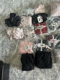LARGE LOT of VICTORIA SECRET 138 Total Pieces