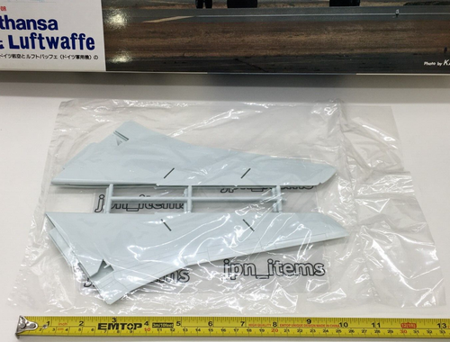 Raise Up Rotterdam - Une maquette d'avion en aluminium - Lufthansa