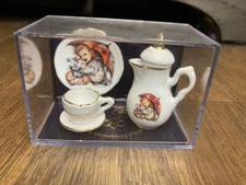M J Hummel Reutter Porzellan Porcelain Dollhouse Miniature Tea Set Umbrella Girl