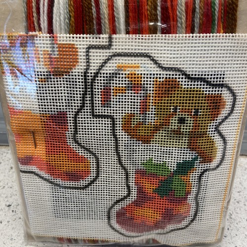 Jingles En Medias Adorno de Navidad Jiffy Needlepoint 5001 Barbara Jennings - Imagen 4 de 4