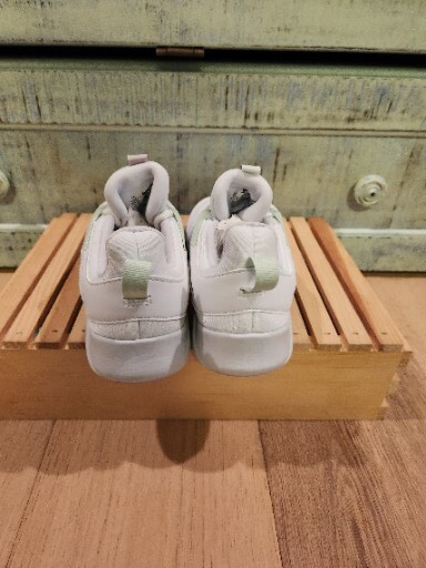 Size 8.5 - Nike Legend Essential Pistachio Iced Lilac W for sale
