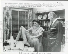 1964 Press Photo President and Mrs. Johnson look over item at Johnson City Ranch