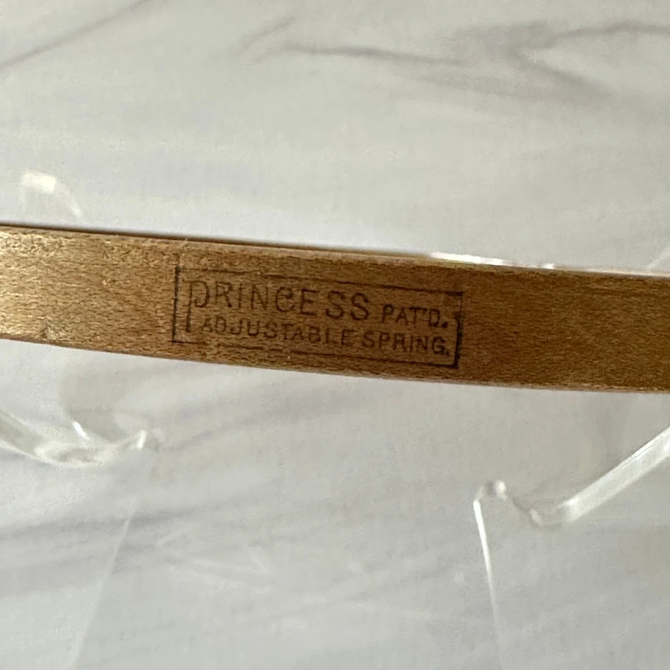 Princess Embroidery Hoop The Gibbs Mfg. Co. Vtg 5" Non-Felt Wooden Bow Spring - Image 2 of 4