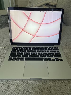 Apple MacBook Pro A1502 13.3 inch Laptop - MF840LL/A (March, 2015)