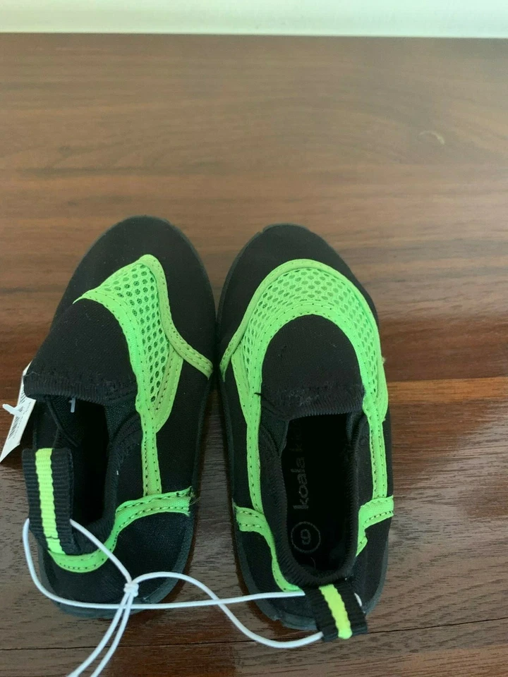 *NUEVO CON ETIQUETAS* Zapatos sin cordones de agua Koala para niños pequeños negros y verdes neón talla 6 Foto 3 de 4