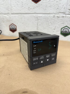 Honeywell DC330B-K0-003-21-000000-00-0 Temperature Controller 90-250VAC, 50/60Hz
