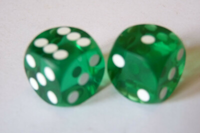 1 Paar grüne Präzisionswürfel für Backgammon. 5/8 Zoll (16mm). Kostenloser Versand UK