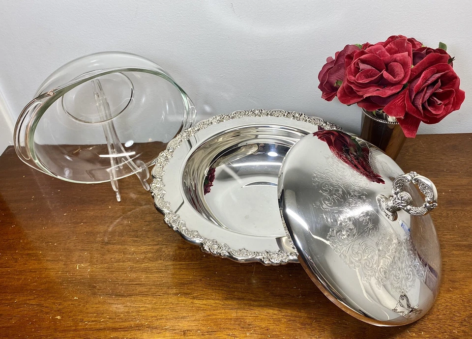 Oneida Royal Provincial Silver 1.5q Footed Covered Casserole & Pyrex Glass Liner - Image 4 of 4