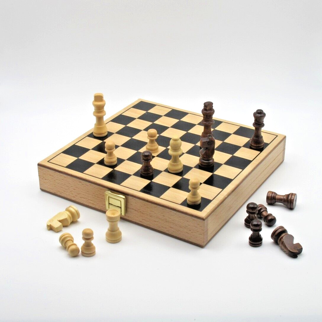 Jeu d'échecs et de dames en bois du Jura coffret artisanal de 21 cm