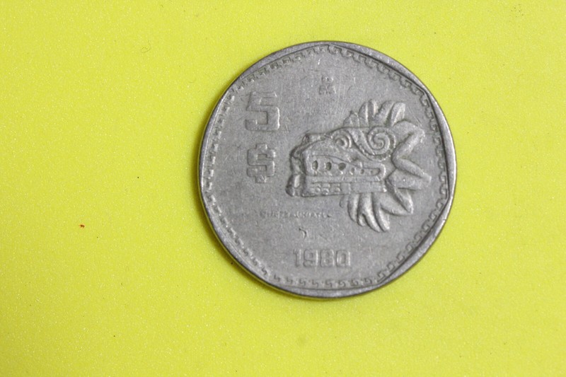 ESTATE FIND 1980 - 5 Pesos Mexican Mexico Quetzalcoatl! #N00873