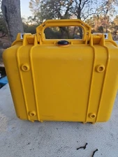 Pelican 1400 YELLOW Waterpoof Case with Foam (Yellow)