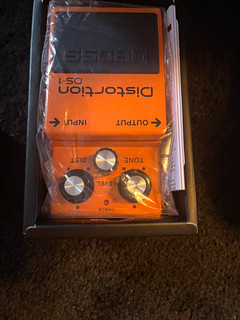 Boss DS 1 Analogue Distortion Effects Pedal for Electric Guitar with Box