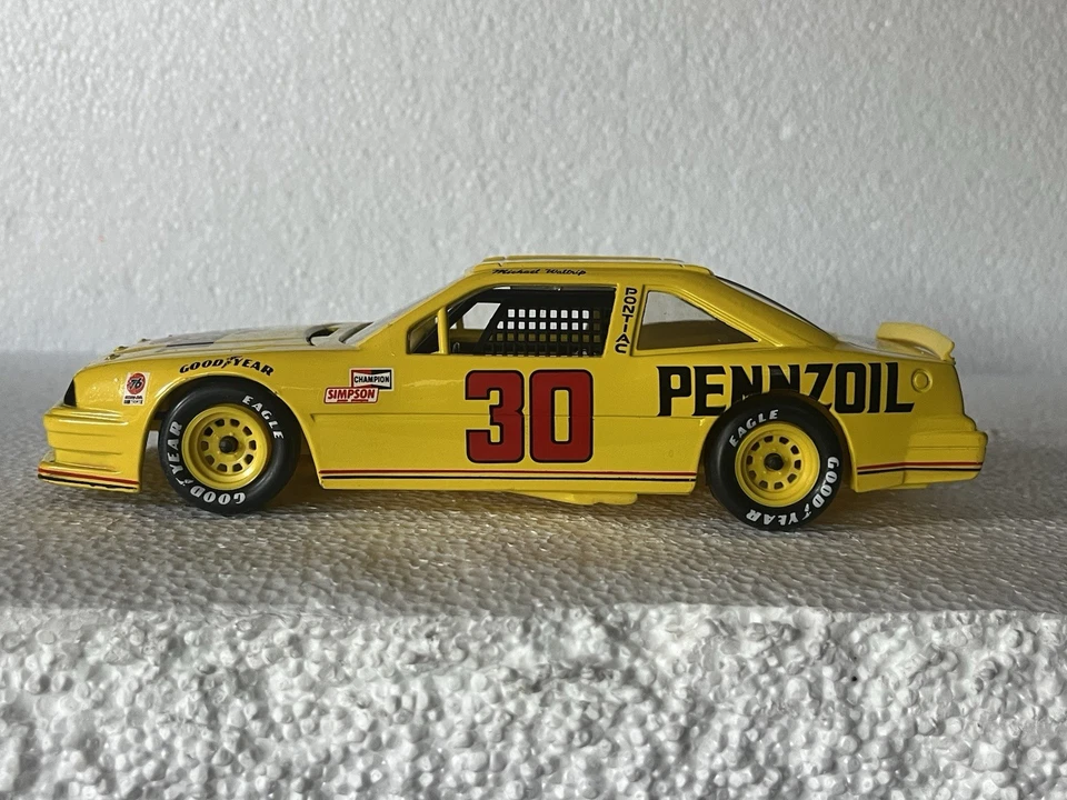Pontiac Grand Prix 1991 NASCAR #30 Michael Waltrip escala 1:24 Pennzoil Foto 2 de 4