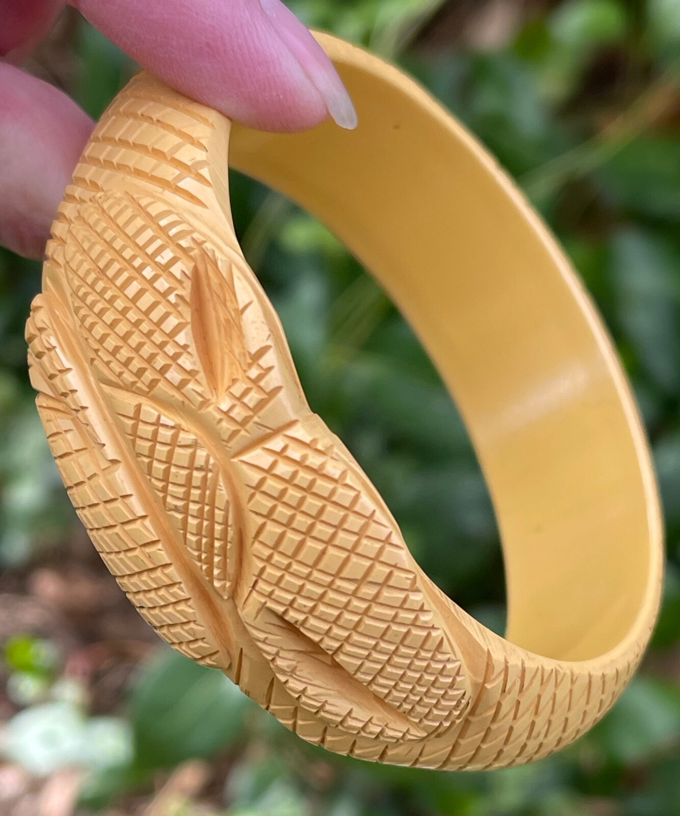 Bakelite snake scale pattern bangle bracelet vint… - image 22