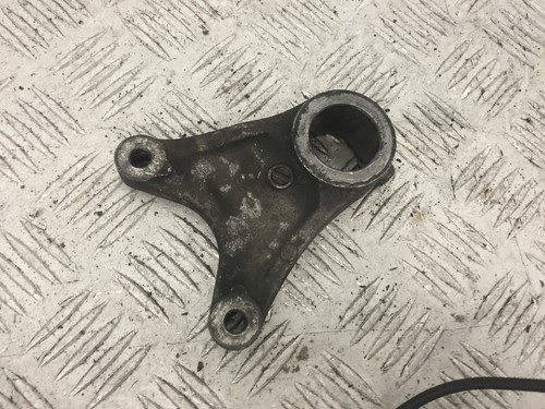 SUZUKI GSXR600 GSXR 600 K1 K2 REAR CALIPER BRACKET YEAR 2000 (STOCK 877) - Picture 2 of 2