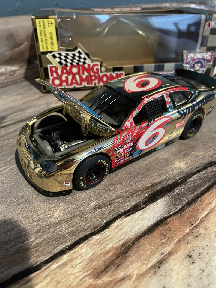 NASCAR Gold Mark Martin escala 1/24 diecast bank 1 de 1.998 Foto 2 de 4