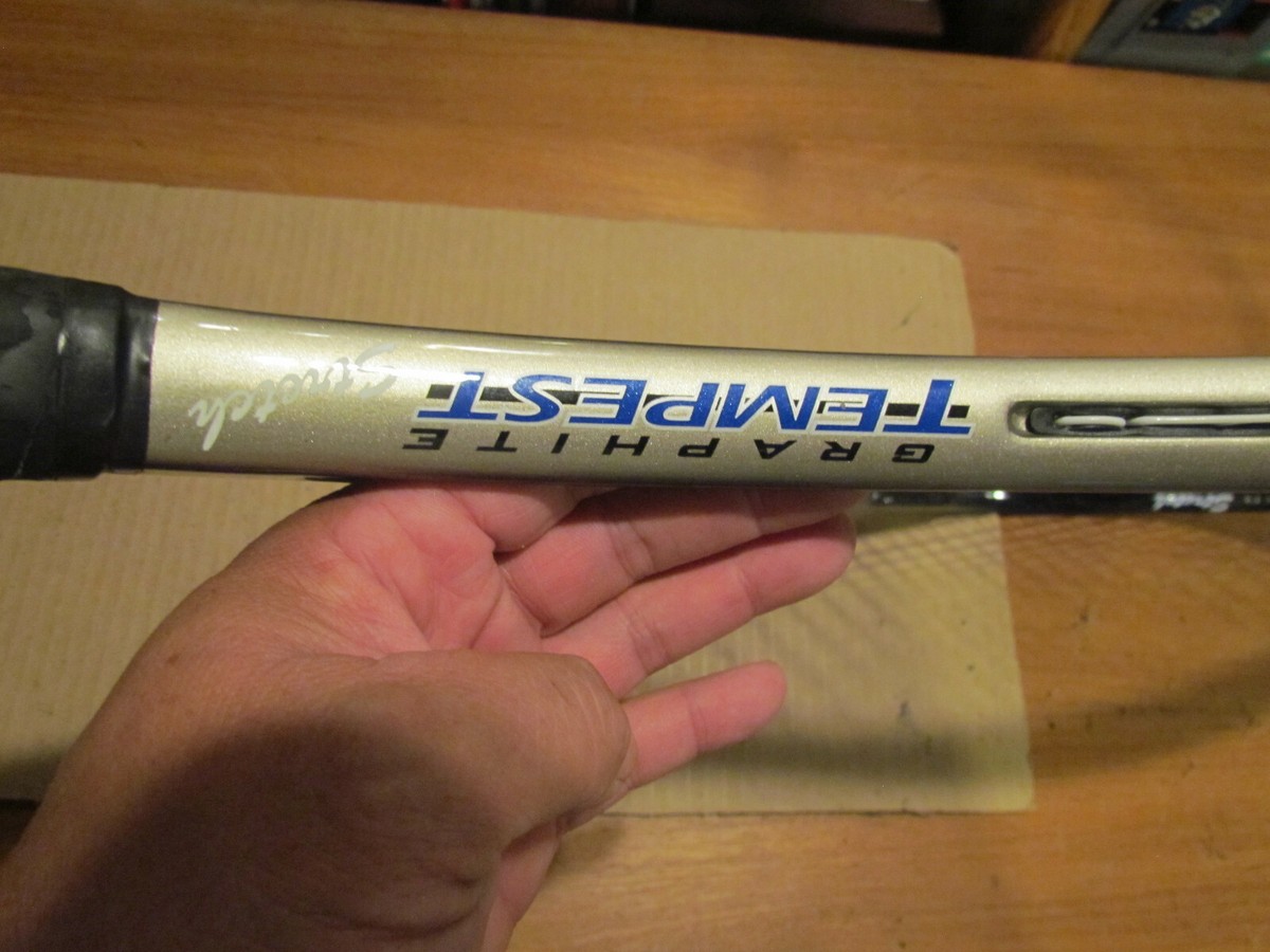 Raquette de tennis Wilson Tempest 110 - Poignée taille 4 1/2 Raquette de tennis Wilson Tempest 110 - Poignée taille 4 1/2