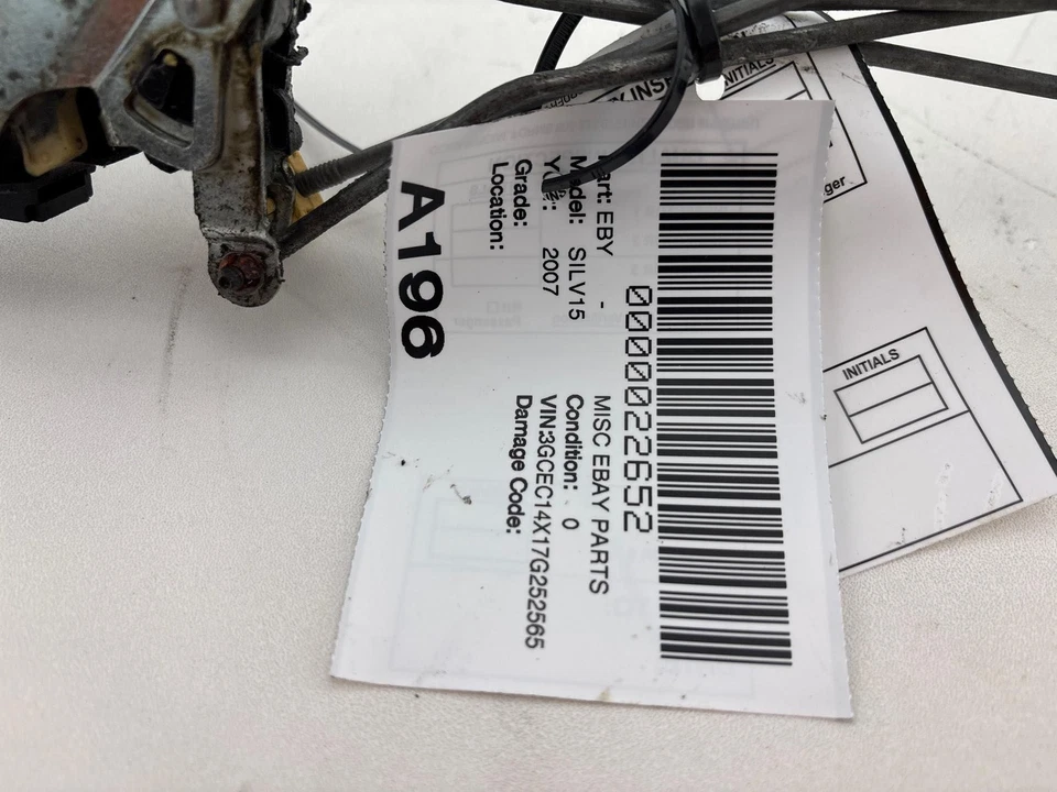 Actuador de pestillo de cerradura de puerta manual delantero izquierdo Silverado 1500 99-07 OEM Foto 2 de 4